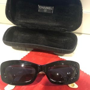 Pre-loved Chanel Sunglasses C343654.